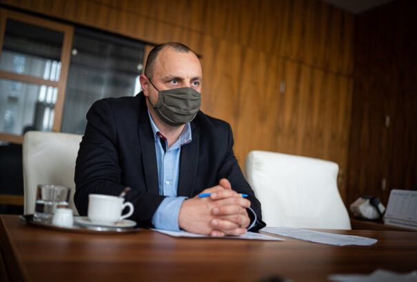 Kyselica visszatér a parlamentbe. A védelmi bizottságnak nem adott magyarázatot