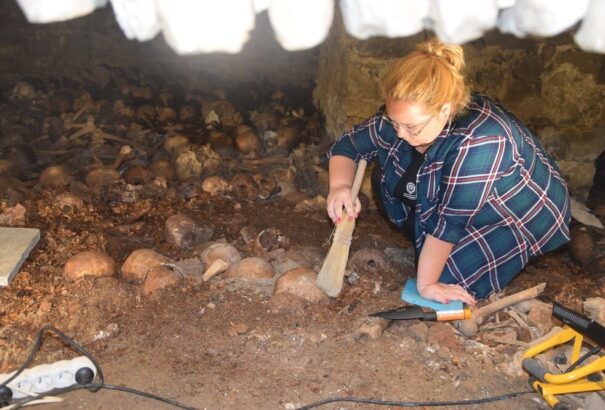 Idáig feltáratlan kriptára bukkantak a zsolnai katedrális felújítása során