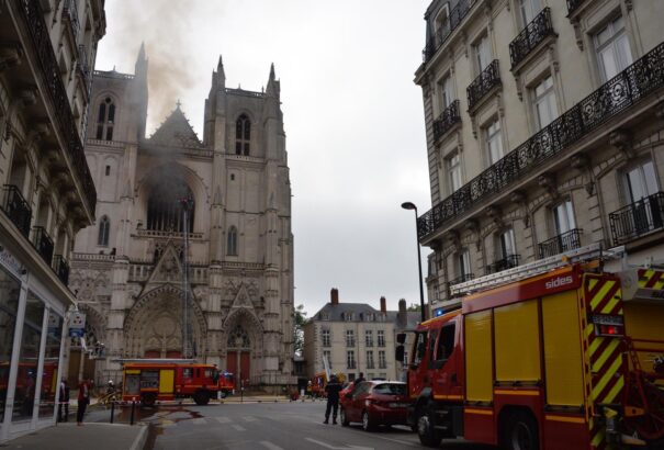 Notre-Dame után újabb francia katedrálisban ütött ki tűz