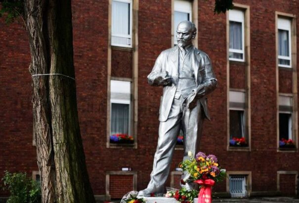 Kettős mérce – Leninnel