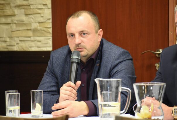 A Denník N szerint Kyselica a választási kampány alatt a katonai hírszerzésnek dolgozott