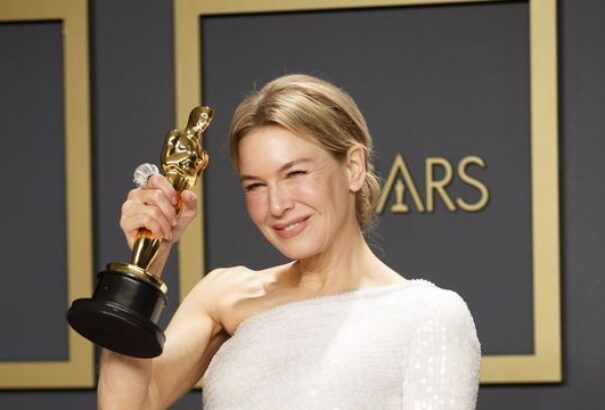 Renée Zellwegert is bevonnák a székely petíció kampányába