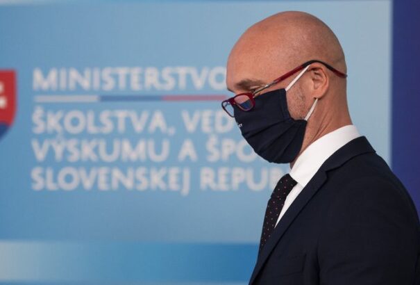 Gröhling nem mond le a diplomamunkája miatt, nem tartja helyesnek a plágiumvádakat