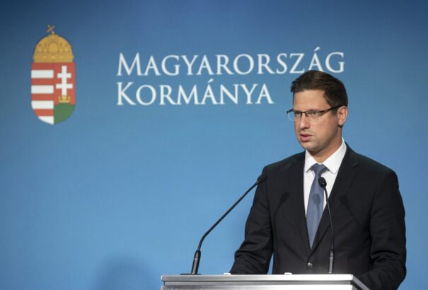 Gulyás Gergely: Ahol Magyarországon fertőzési góc alakult ki, oda külföldi hozta be a vírust