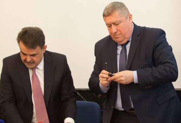 A főügyész és a speciális ügyész több ezer eurós jutalmakat vett fel