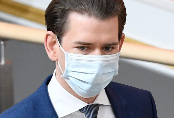 Osztrák kancellár: ismét kötelezővé teszik a szájmaszkot Ausztriában