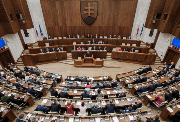 Átlagbért keresnek? A parlamenti képviselők fizetése 2023-ban meghaladta a 6000 eurót