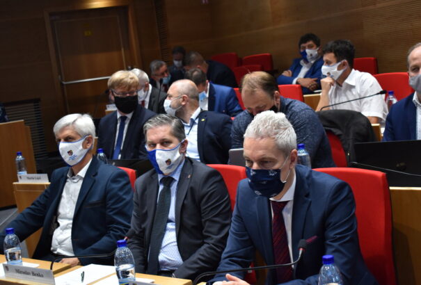 A Smer veszíti el embereit a régiókban. Megyei képviselői már készülnek át Pellegrini új pártjába