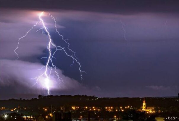Villámcsapás miatt többen életveszélyesen megsérültek