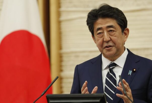 Ma lemond hivataláról Abe Sinzó japán kormányfő