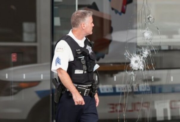 Lövöldözés, fosztogatás Chicagóban, több mint száz embert tartóztattak le