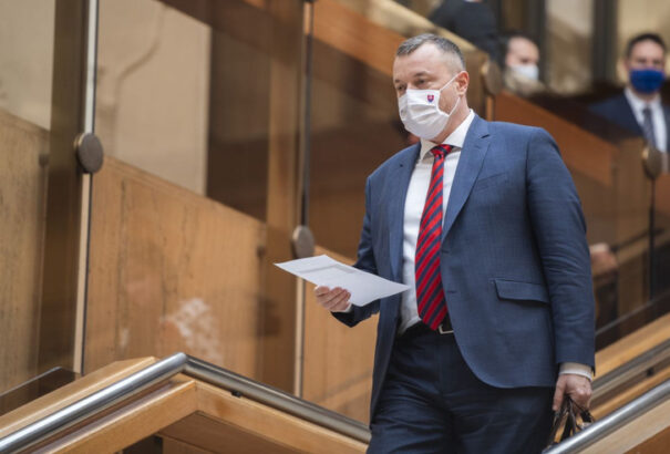 Kivonultak a minimálbérről szóló tárgyalásról a szakszervezetek képviselői