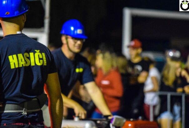 Lánglovagok a szentmihályfai éjszakában – Képriport