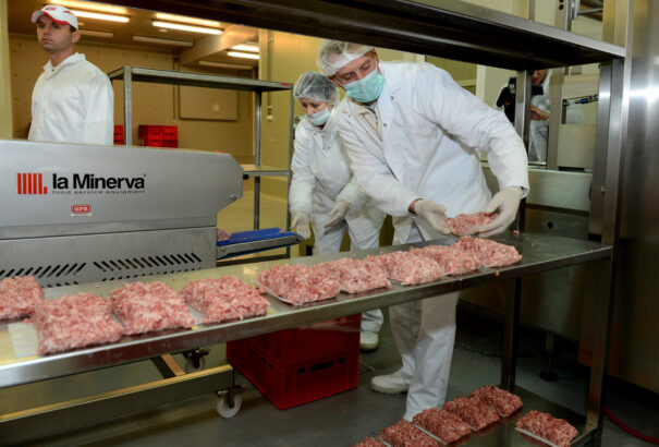 Ketten egészségügyi panaszokkal küzdenek, miután ammónia szivárgott egy trencséni húsüzemben