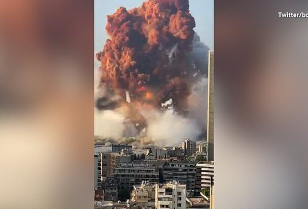 VIDEÓ: Hatalmas robbanás rázta meg Bejrútot, több százan megsérültek