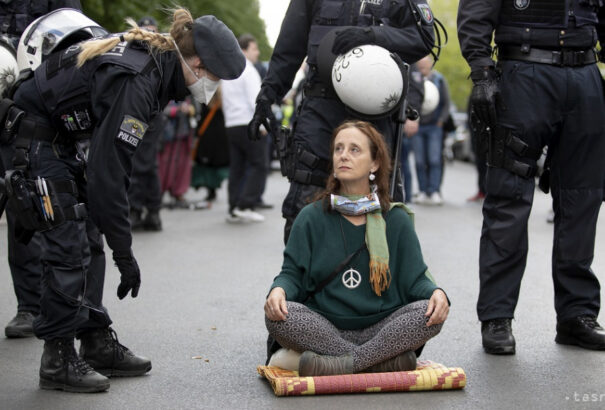A szájmaszk viselése ellen tüntettek a németek