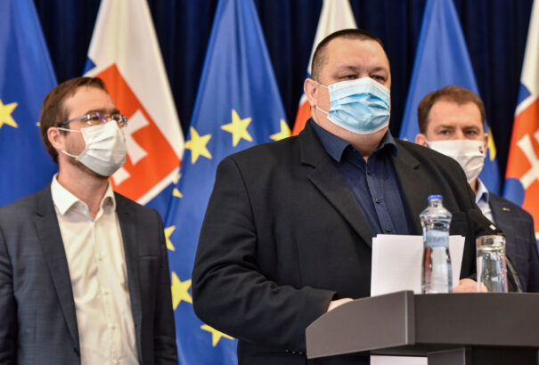 Tiszti főorvos: A szeptember különleges hónap lesz, előre jelezheti a járvány további alakulását Szlovákiában