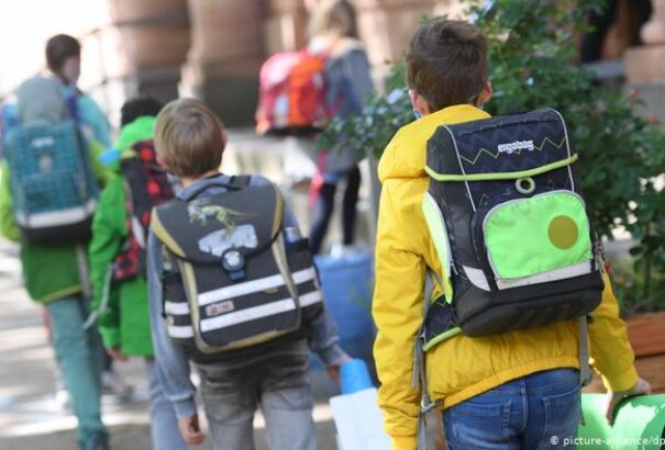 Koronavírus – Öt nappal a tanévkezdés után ismét iskolákat zártak be Németországban