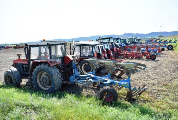 Forma-1 a szántóföldön: Szántóverseny a Rima mellett. De mi is ez a versenyszám? – Képekkel