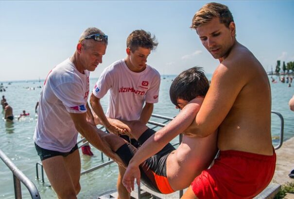 Vízimentők: életveszélyes lehet, ha „az agyunk szabadság üzemmódba kapcsol”