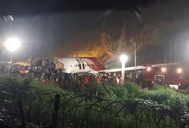 Már tizenhatra emelkedett az indiai repülőszerencsétlenség halálos áldozatainak száma
