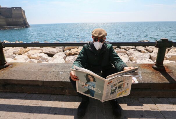 „Csak a terroristák viselnek maszkot“. Az olasz polgármester betiltotta a maszkviselést