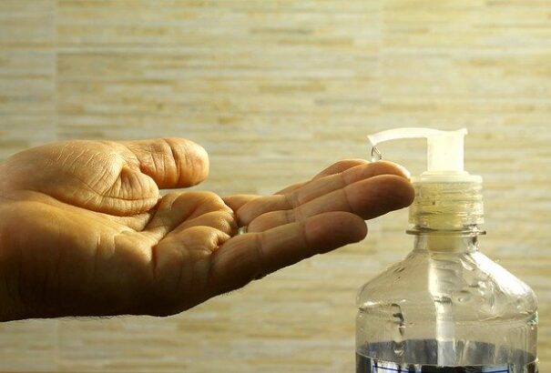 Négy ember meghalt, miután megitták a kézfertőtlenítőt