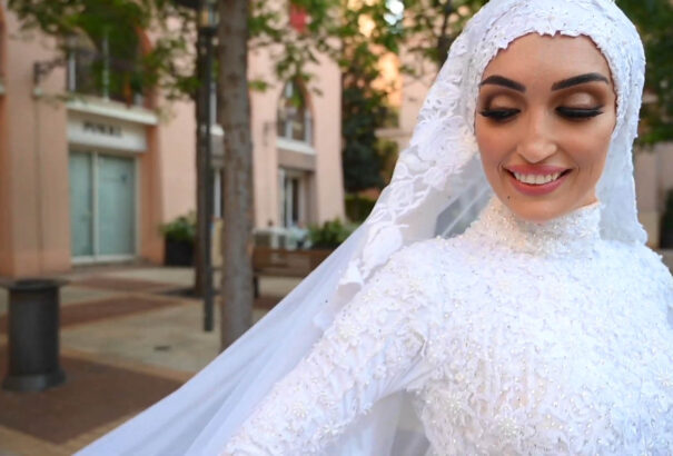 Egy menyasszonyt az esküvői fotózásán ért a bejrúti robbanás (videó)