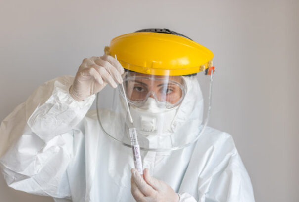 Koronavírus Szlovákiában: Újabb halott (31.), 43 új fertőzött, 2 473 tesztelés