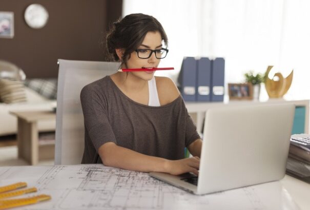 A munkaadók egyre több állásajánlatot tesznek közzé. Elsősorban eladót és adminisztratív munkaerőt keresnek