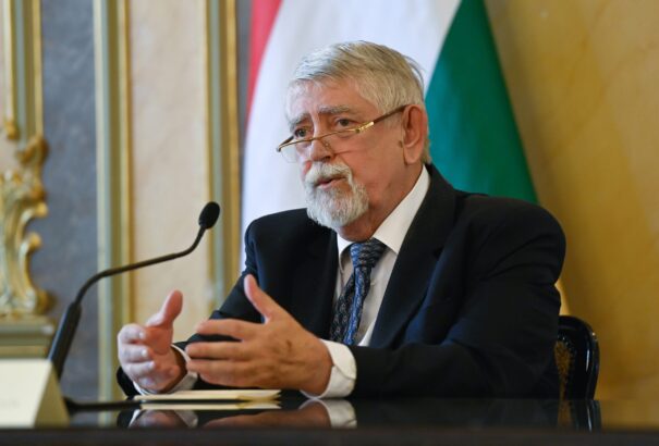 Kásler: a magyar nyelv a nemzet létrejöttének és fennmaradásának az egyik legfontosabb tényezője