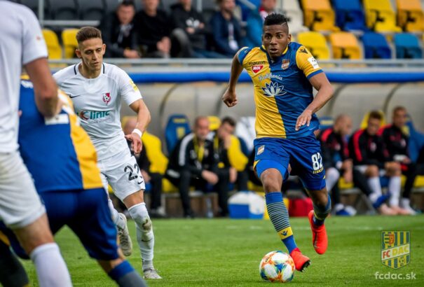 Megkezdi a menetelést a DAC, Szeredet fogadja a Mol Arénában