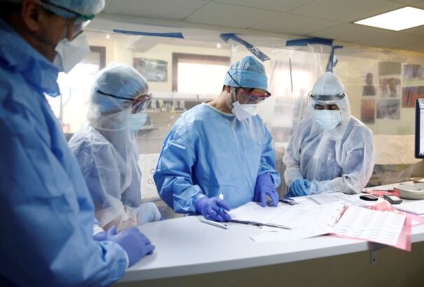 A minisztérium jutalmazni fogja a koronavírus alatt első vonalban dolgozó egészségügyi alkalmazottakat