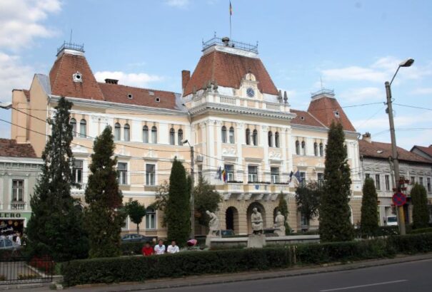 Román-magyar vegyespárt jelöltjeként indul a választásokon Székelyudvarhely polgármestere