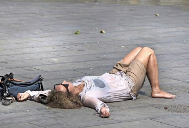 Hétvégén több mint száz ember lett rosszul a hőség miatt