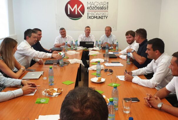 Megegyeztek, hogy megegyeznek: Az MKP, Most-Híd, Összefogás új magyar pártot alakít