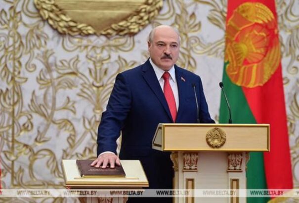Lukasenka szerdán letette az elnöki esküt