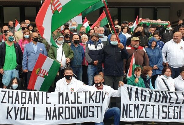 A Beneš-dekrétumok ellen és a kettős állampolgárság mellett tüntettek ma Pozsonyban