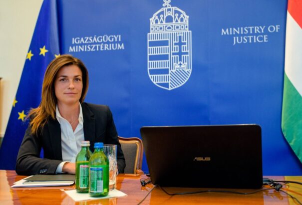 Magyar igazságügyi miniszter: Jourovának mennie kell!