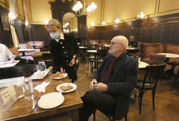 Kötelező lesz regisztrálni a bécsi vendéglátó-ipari egységekben