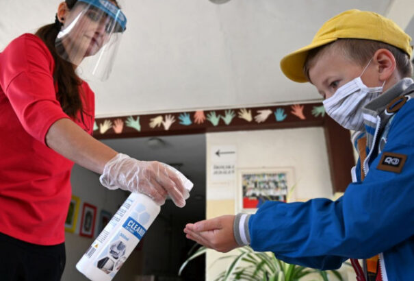 Több szlovákiai iskolában is felütötte a fejét a koronavírus. Diákok, pedagógusok és osztályok kerültek karanténba