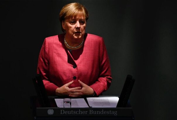 Koronavírus – Merkel: az átláthatóan működő társadalmak birkóznak meg legjobban a járvánnyal