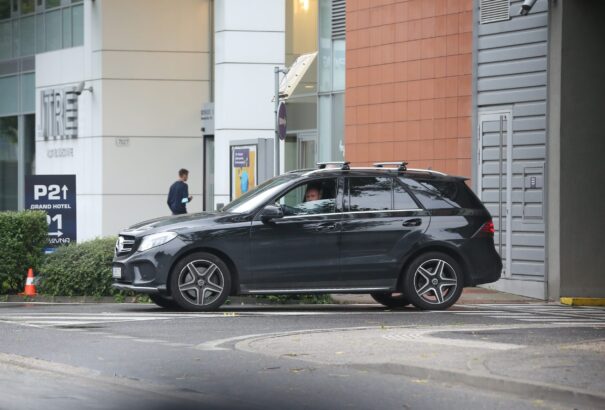 Fico barátnőjén kívül Čižnár fia is a Riverpark luxuskomplexumban lakik. Mindkettejük vagyonát felülvizsgálják