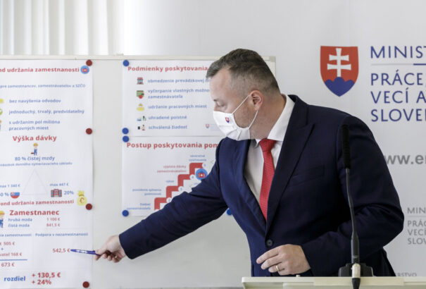 A kormány meghosszabbítaná a bértámogatási programot, hogy elkerüljék a tömeges elbocsátásokat