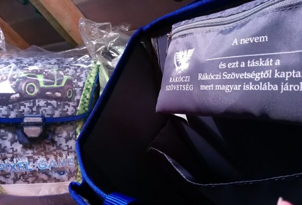 Kilencezer külhoni magyar diáknak segít az iskolakezdésben a Rákóczi Szövetség