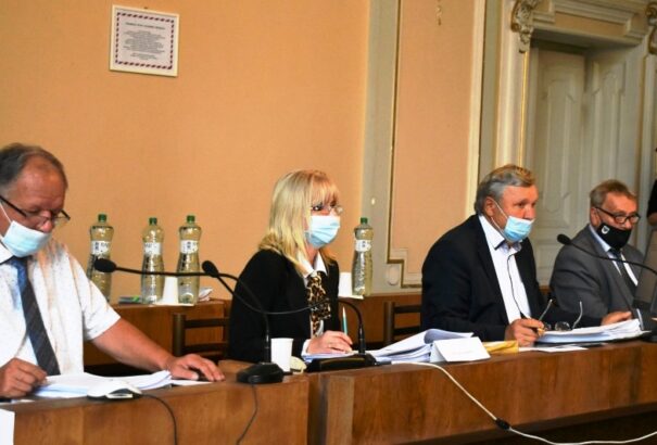 Képviselő-testületi ülés Rimaszombatban – ismét szikrázó hangulatban