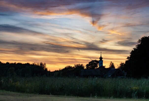 Felmérés: Az egyházak anyagi leválasztása esetén csak nagyon kevesen nyúlnánk a zsebünkbe a fenntartásukért