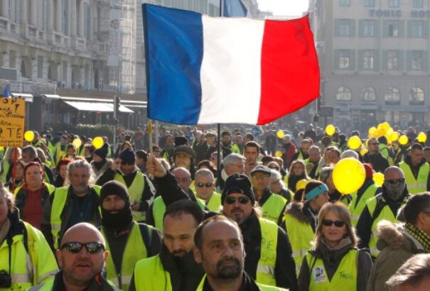 A vártnál kevesebb sárgamellényes tüntetett, Párizsban incidensek történtek