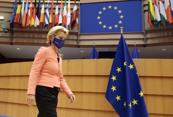 Az újjáépítési alap akadályozásával vádolták meg az Európai Parlamentet