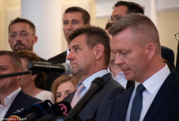 Mi fér bele az egységbe?